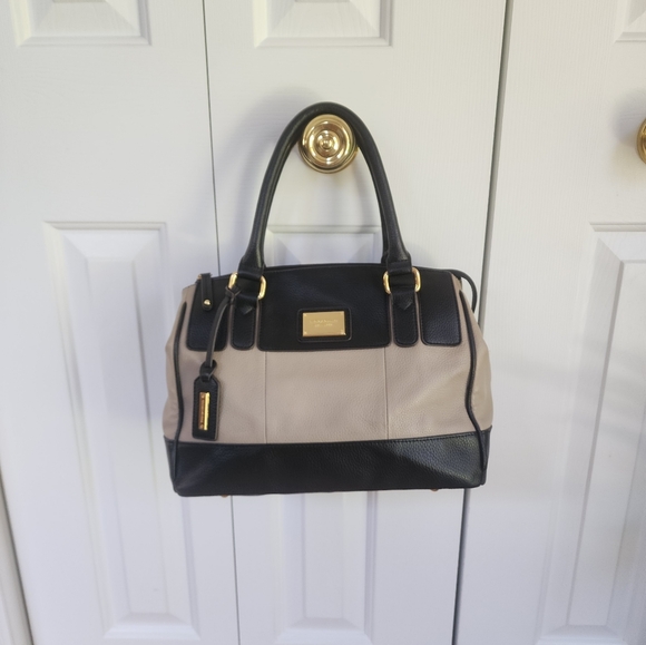 Tignanello Black and Tan Leather Medium Sized Satchel Bag - Picture 3 of 10